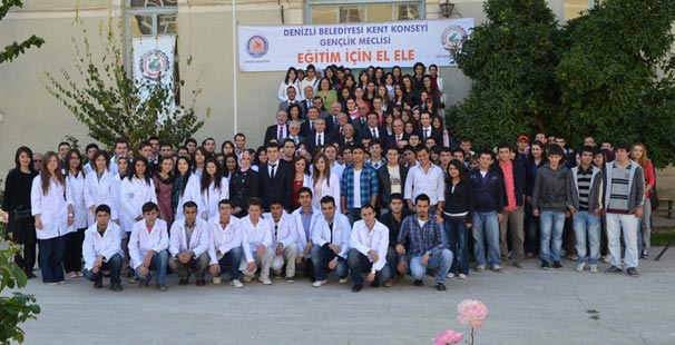 Gönüllü eğitmenlerden üniversiteye hazırlık kursu