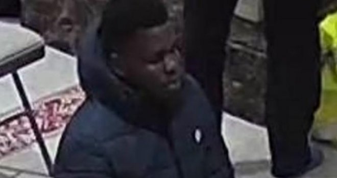 İngiltere polisi, yaşlı adamı cami önünde ateşe veren zanlıyı arıyor