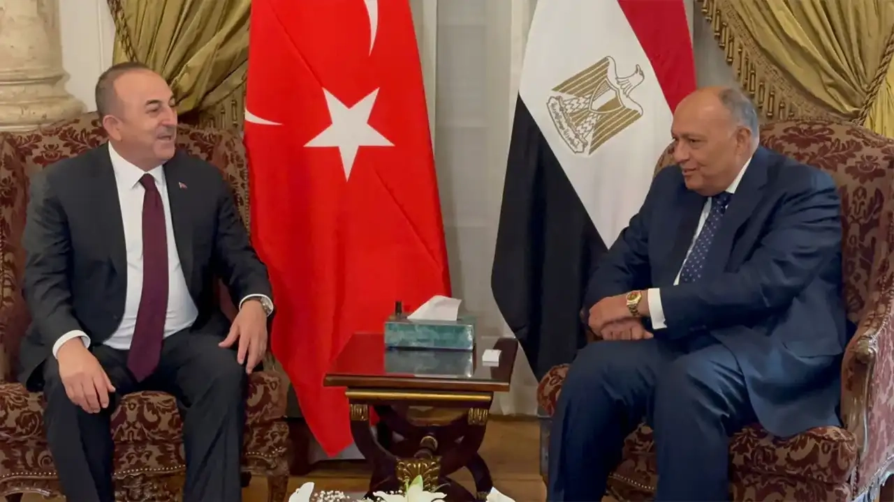11 yıl aradan sonra Çavuşoğlu, Mısırlı mevkidaşı Şukri ile Kahire'de görüştü