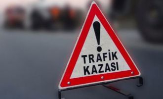 Alkollü sürücü elektrik direğine çarptı