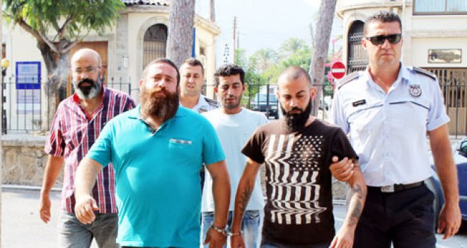  İNSAN  KAÇAKÇILARI YAKAYI ELE VERDİ