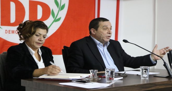  Özcafer ;ülkenin erken seçime değil, istikrara ihtiyacı var