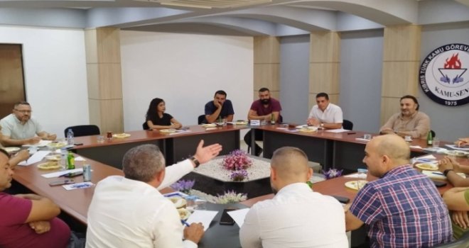 12 sendika, Meclis ve Motorlu Araçlar Birimi’nde tam gün grev yapıyor