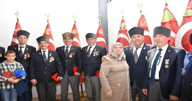 1974 Kıbrıs Barış Harekatı'na katılan kayseri hava indirme tugayı gazilerine madalyaları takdim edildi