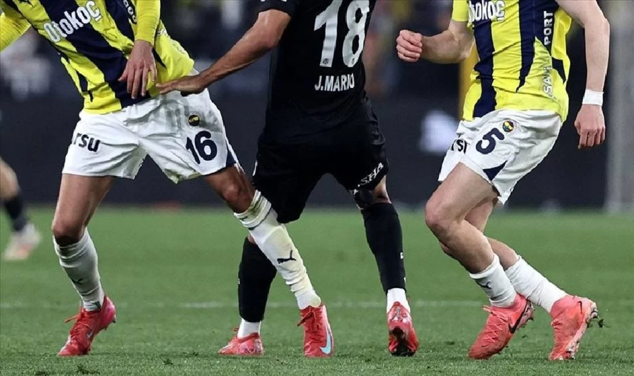 Fenerbahçe, Süper Lig'de yarın derbide Beşiktaş'a konuk olacak