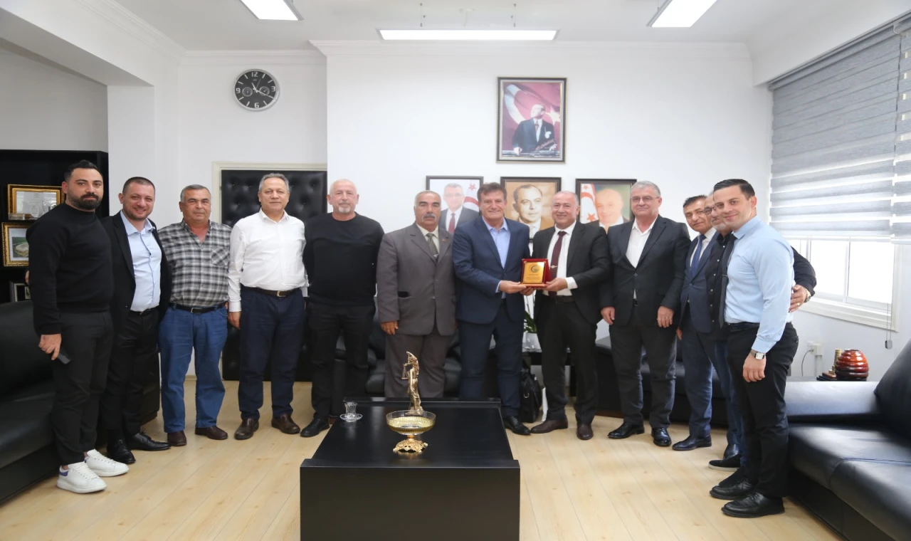 Bakan Arıklı’dan Adanalılar Derneği’ne Destek Mesajı