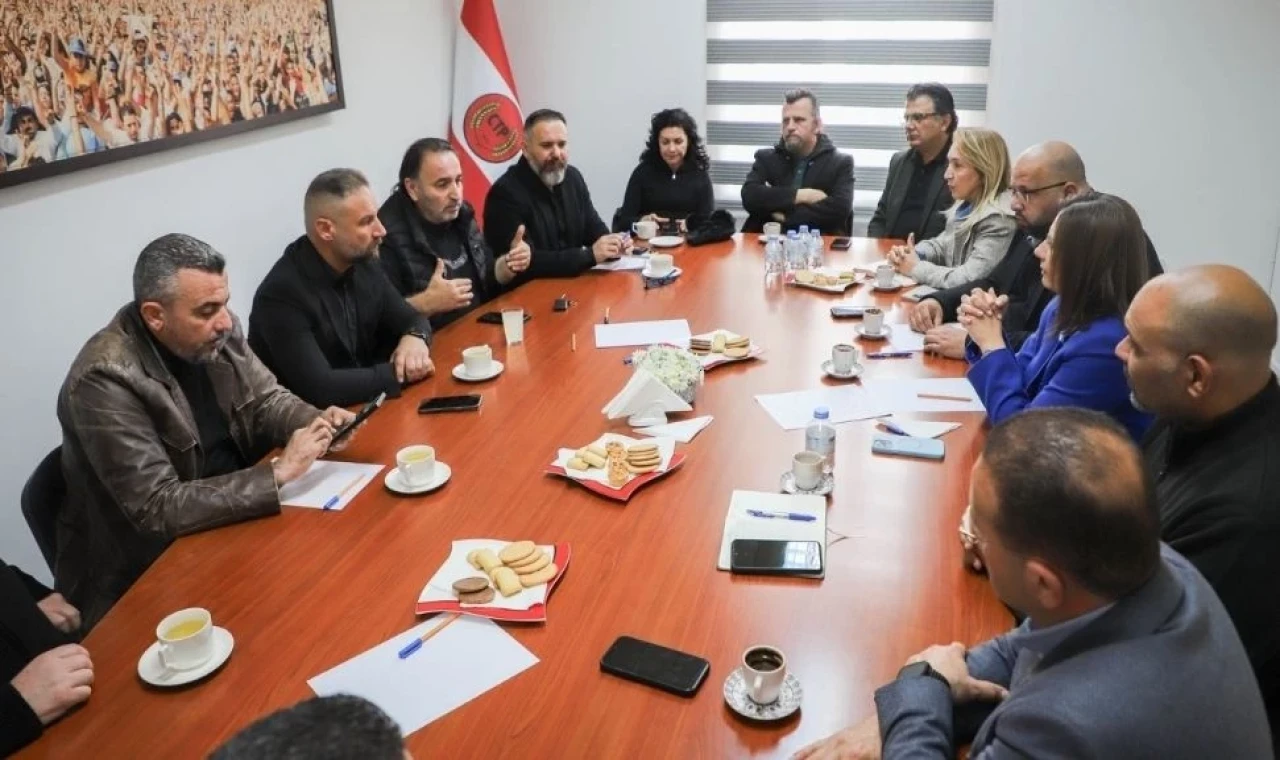 CTP, kamuda örgütlü 5 büyük sendika ile bir araya geldi: Erken seçim talebi gündeme getirildi