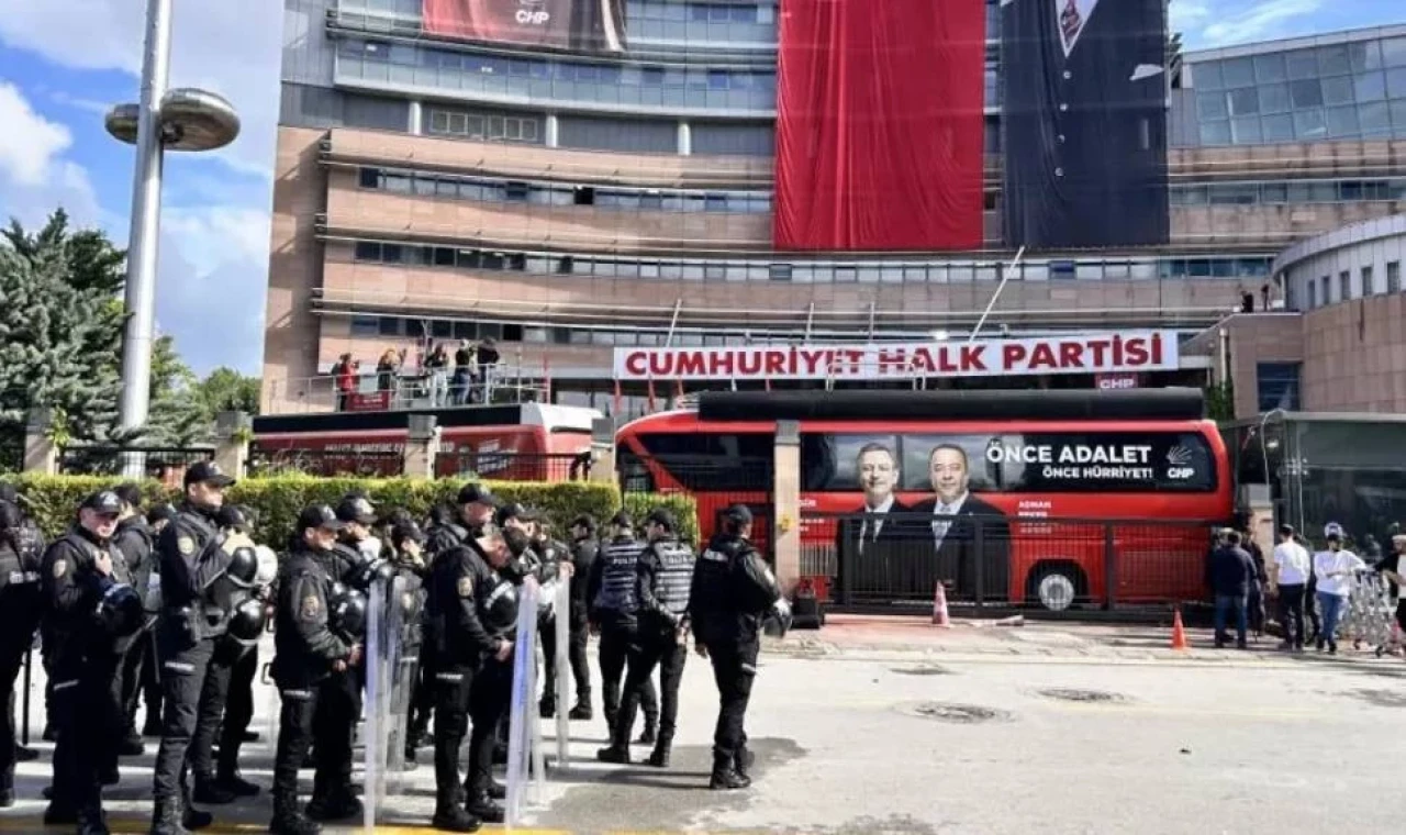 CHP Genel Merkezi'nde tahliye kavgası: Valilikten Emniyet'e tahliye talimatı, Kılıçdaroğlu'ndan açıklama