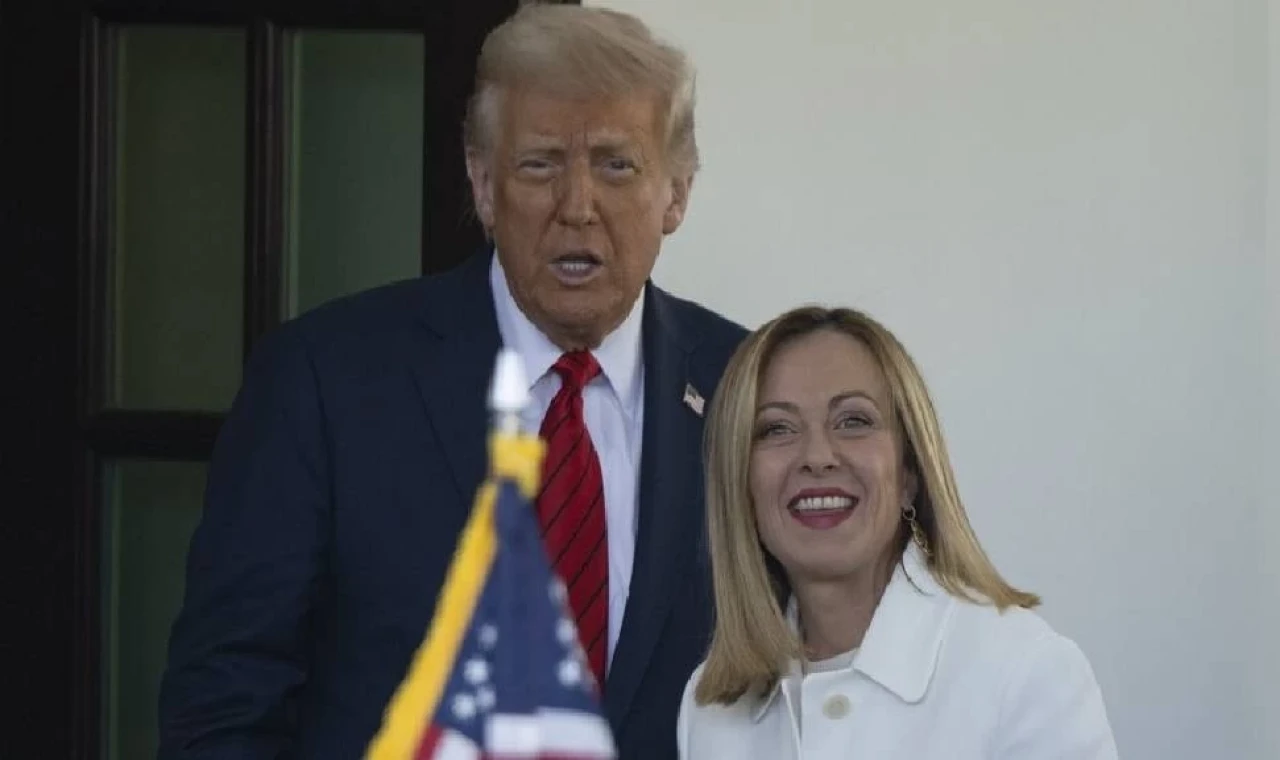 Trump'ın, kendisine fotoğraf için "yalvardığını" söylediği Meloni ile arası yeniden açıldı