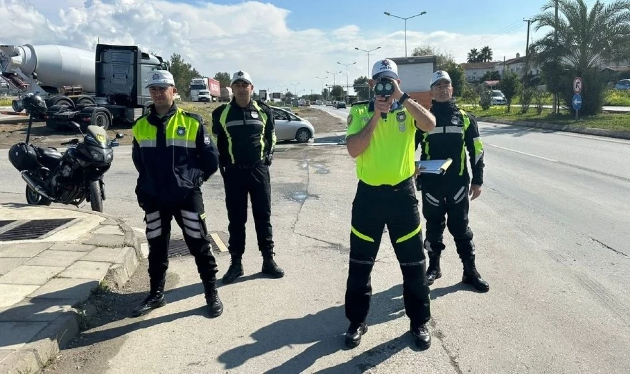Trafik denetimlerinde 282 sürücü rapor edildi, 28 araç trafikten men edildi