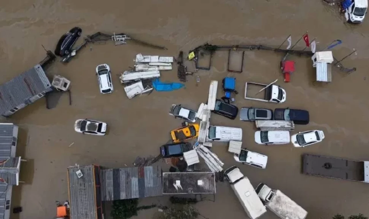 İstanbul’da yağış kaynaklı can kaybı 3’e yükseldi, 4 kişi aranıyor
