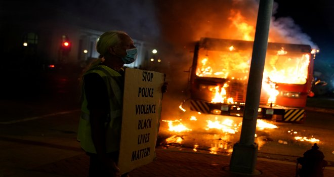 ABD'DE POLİS ŞİDDETİNE KARŞI PROTESTOLAR WİSCONSİN'DE DEVAM ETTİ