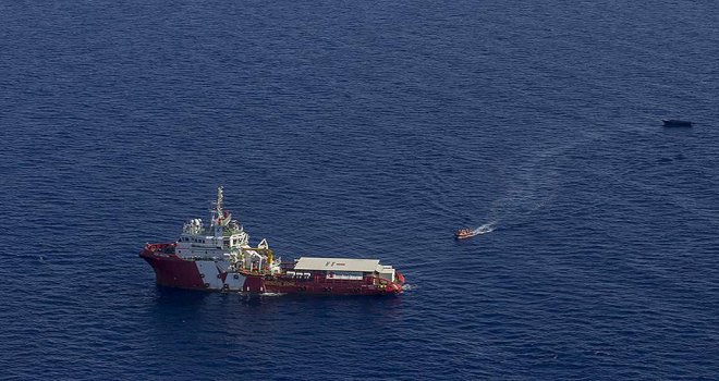 Akdeniz'de kurtarılan 900'den fazla göçmen İtalya'ya geldi.