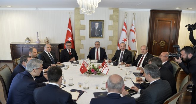 AKINCI, ÇAVUŞOĞLU VE 6 SİYASİ PARTİNİN BAŞKANIYLA BİR ARAYA GELDİ