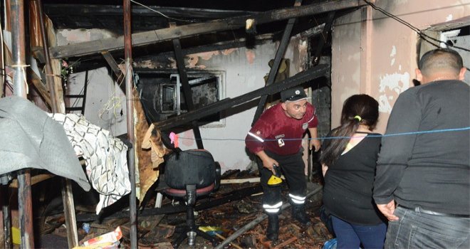 Alevler üç evi sardı