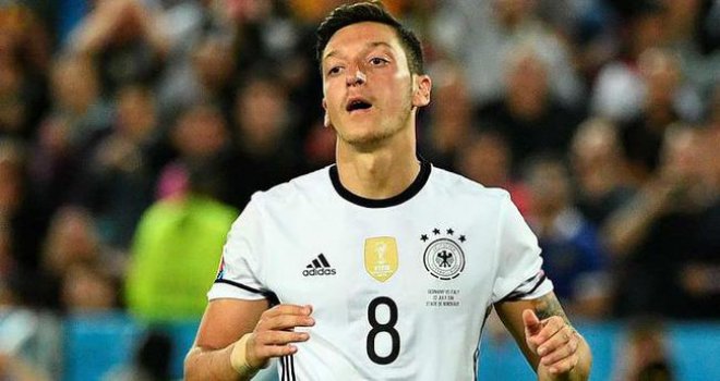 Alman Bakanın Mesut Özil sözleri tepki çekti.,.