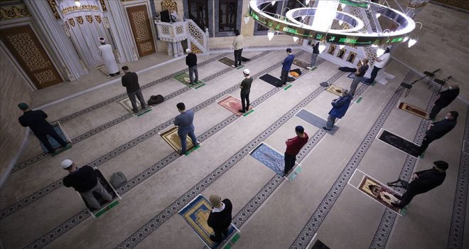 Almanya’da camiler yeniden ibadete açıldı