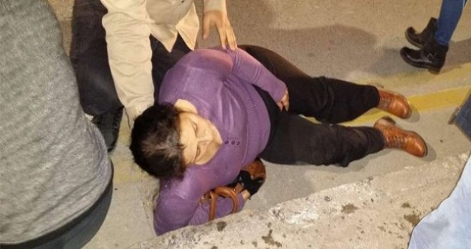 ANNE VE KIZINA OTOMOBİL ÇARPTI