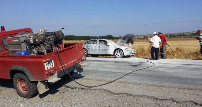 Araç seyir halindeyken aniden alev aldı