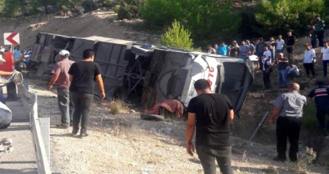 Askerleri Taşıyan Otobüs KKTC’ye Sevk Edilmek Üzere Yola Çıktı Mersin’de Devrildi