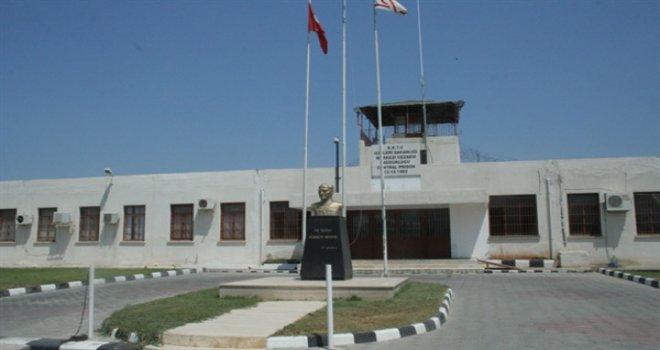 AVUKATLAR DAHİL TÜM ZİYARETÇİLERİN GİRİŞİ ZOR KULLANILARAK ENGELLENİYOR… 