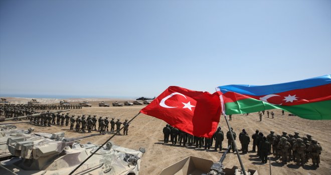 AZERBAYCAN ORDUSU, BAZI YÜKSEKLİKLERDE KONTROLÜ ELE GEÇİRDİ