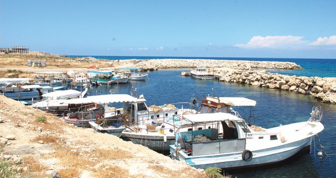 Barınaklar bakımsız ,Tekneler kuma saplandı