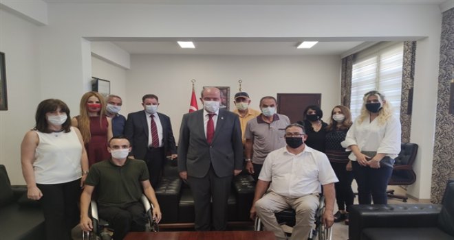 BAŞBAKAN TATAR ORTOPEDİK ÖZÜRLÜLER DERNEĞİ’NDEN BİR HEYETİ KABUL ETTİ