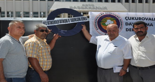 BAŞBAKANLIK ÖNÜNDE ZAMLAR PROTESTO EDİLDİ, SİYAH ÇELENK BIRAKILDI