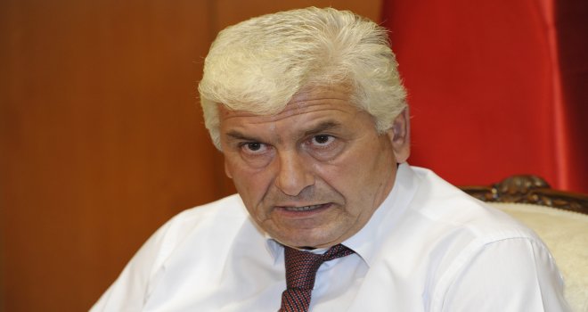 Bıçaklı: Aşırı sıcaklarda dam altında çalışmayanlar düşünülmeli