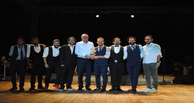 BİRADERLER CABARET GİRNE’DEYDİ