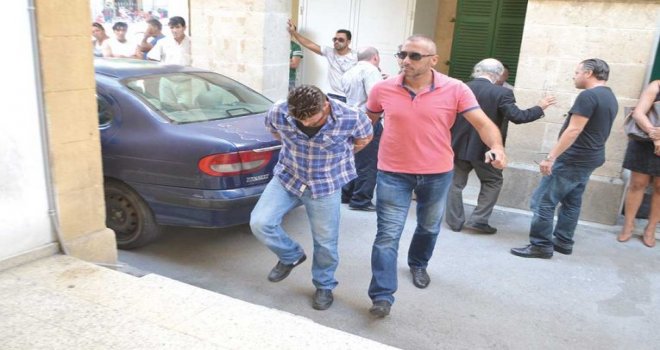 Bonzai içip polise saldırdılar