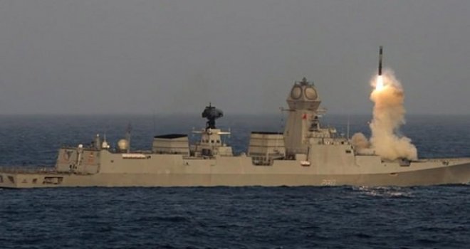 Brahmos ateşlendi! Sesten 2,8 kat hızlı
