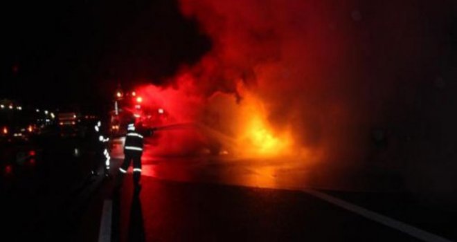 Çatalköydeki bir tatil köyünde araç yangını