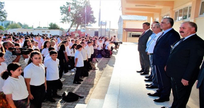 ÇAVUŞOĞLU, İSKELE BEKİRPAŞA LİSESİ’NDE YENİ EĞİTİM ÖĞRETİM YILININ AÇILIŞINI GERÇEKLEŞTİRDİ