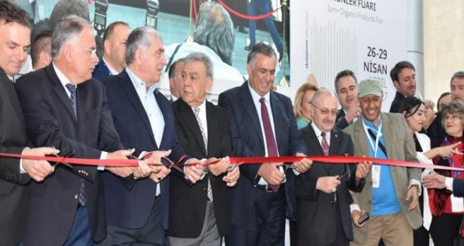 Çavuşoğlu, İzmir Organik Ürünler Fuarı’na katıldı