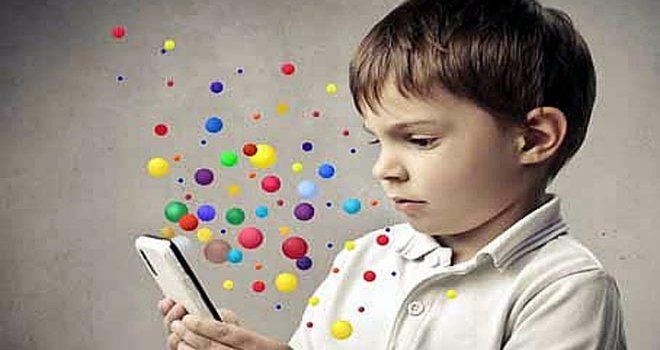 Cep telefonu ışığı çocuklarda kısa boya yol açabilir