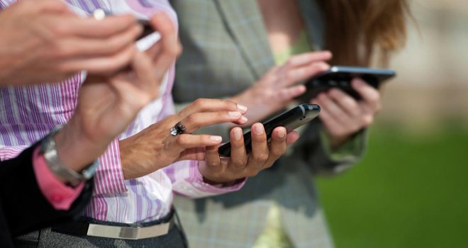 Cep telefonu ithaline milyonlar ödüyoruz