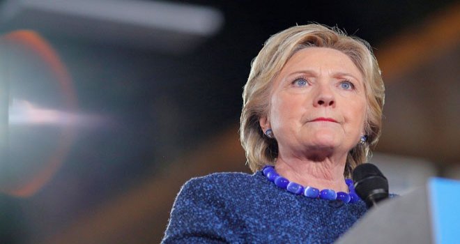 Clinton'un e-posta meselesine FBI da karıştı