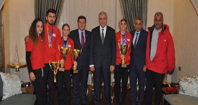 Cumhurbaşkanı Akıncı, Futbol Tenisi Federasyonu’nu kabul etti