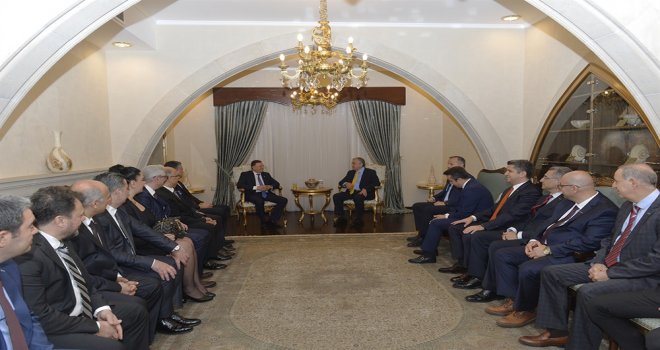 CUMHURBAŞKANI AKINCI HATAY BÜYÜKŞEHİR BELEDİYE BAŞKANI VE İŞADAMLARINI KABUL ETTİ