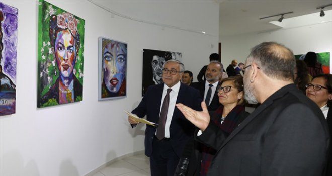 CUMHURBAŞKANI AKINCI, İRFAN ÖZBEŞER’İN "HAYATIN RENKLERİ" SERGİSİNİN AÇILIŞINI YAPTI