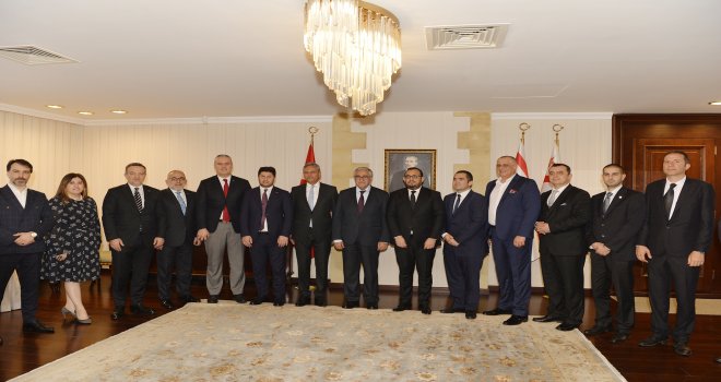 CUMHURBAŞKANI AKINCI, TÜRKİYELİ TURİZMCİLERLE TURİZMİ KONUŞTU