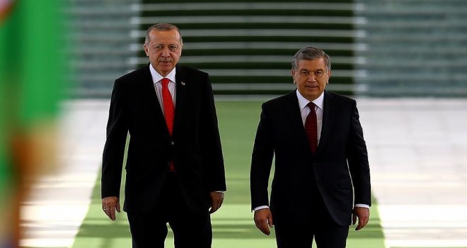 Cumhurbaşkanı Erdoğan, Özbekistan'da resmi törenle karşılandı.