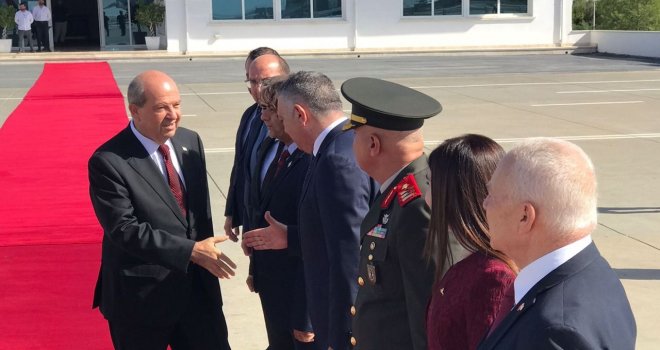 Cumhurbaşkanı Tatar, Türkiye’ye gitmek üzere adadan ayrıldı