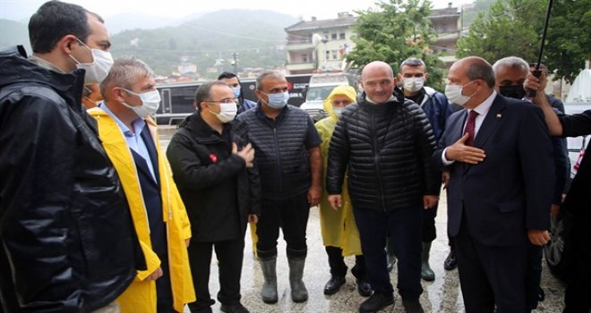 CUMHURBAŞKANI TATAR'DAN, SEL FELAKETİNİN YAŞANDIĞI BOZKURT'A "GEÇMİŞ OLSUN" ZİYARETİ