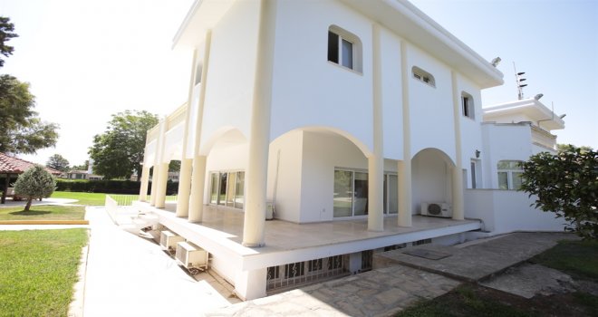 CUMHURBAŞKANLIĞI YERLEŞKESİNDE TEHLİKE ARZ EDEN ATIL BİNA YIKILACAK
