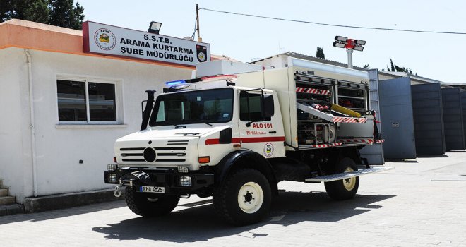 Dağlık alanda motosikletinden düşen genci sivil savunma kurtardı