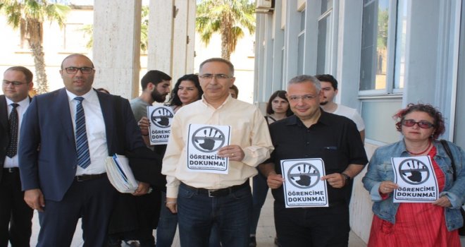DAÜ-SEN, HAKLARINDA DAVA AÇILAN ÜNİVERSİTE ÖĞRENCİLERİNE MAHKEME ÖNÜNDE DESTEK BELİRTTİ