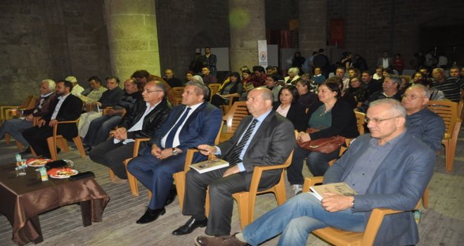 DEBEŞ’İN “40 YILLIK YAZILARIM” İSİMLİ KİTABININ TANITIMI YAPILDI.